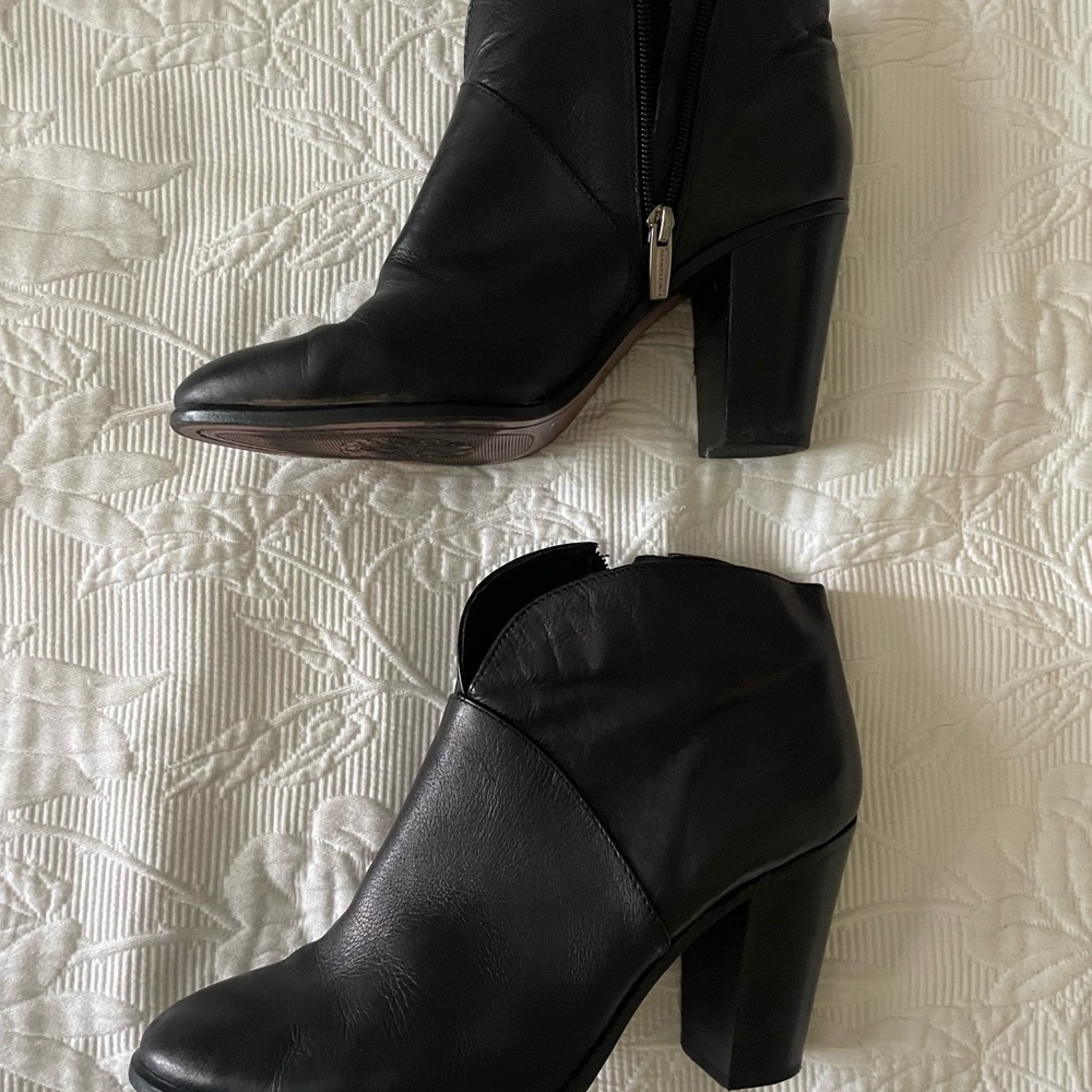 Vince camuto black leather boots with heel